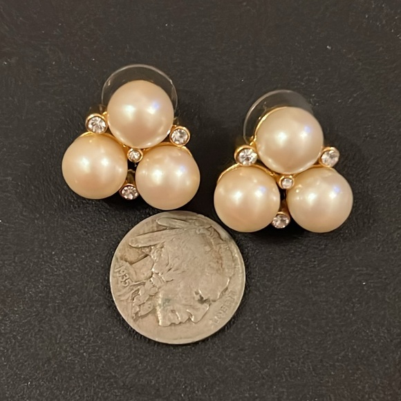 Elegant Glass Pearl & Crystal Cluster Stud Earrings - Picture 5 of 8